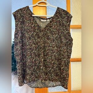 Reitman’s Woman’s Floral Sleeveless Lightweight Blouse - Size Extra Large